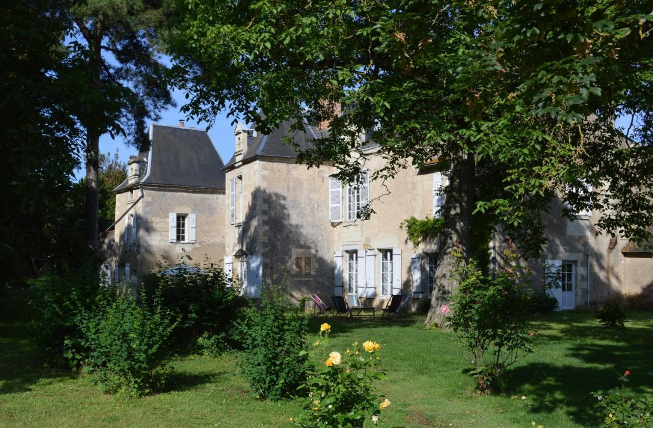 モントルイユ・ベレ Manoir Du Bellay Bed & Breakfast エクステリア 写真