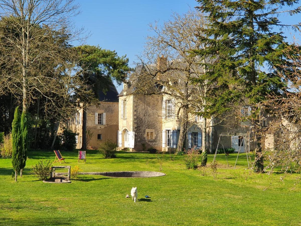 モントルイユ・ベレ Manoir Du Bellay Bed & Breakfast エクステリア 写真