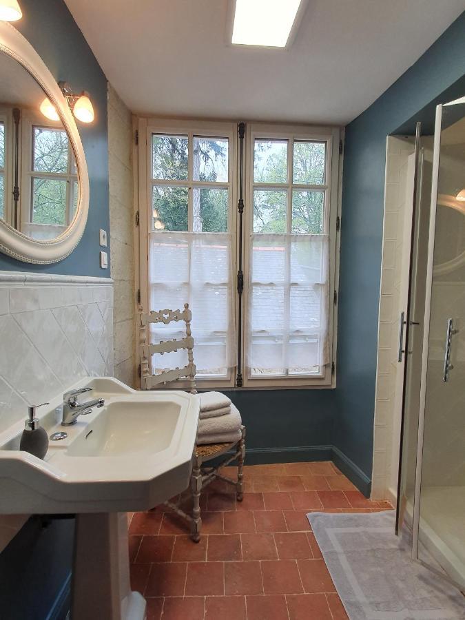 モントルイユ・ベレ Manoir Du Bellay Bed & Breakfast エクステリア 写真