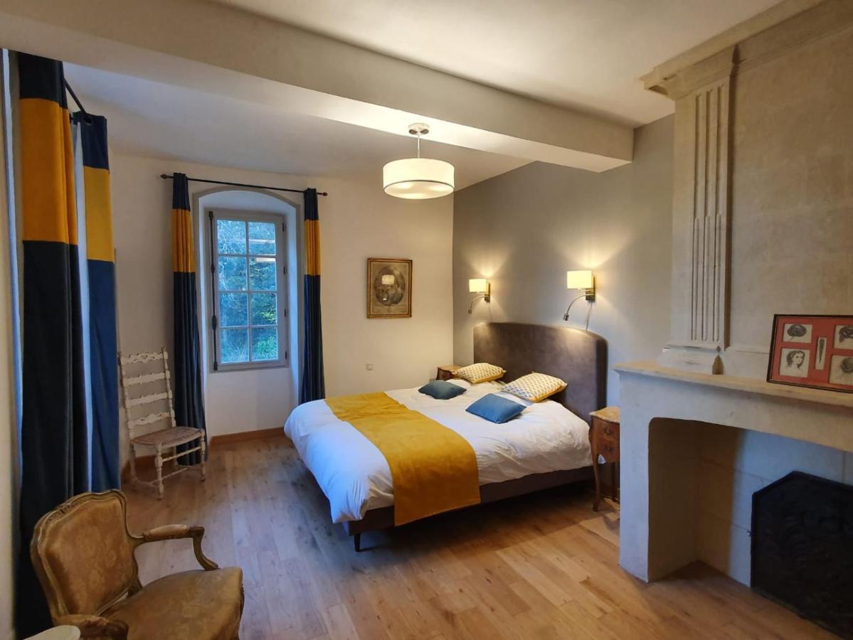 モントルイユ・ベレ Manoir Du Bellay Bed & Breakfast エクステリア 写真