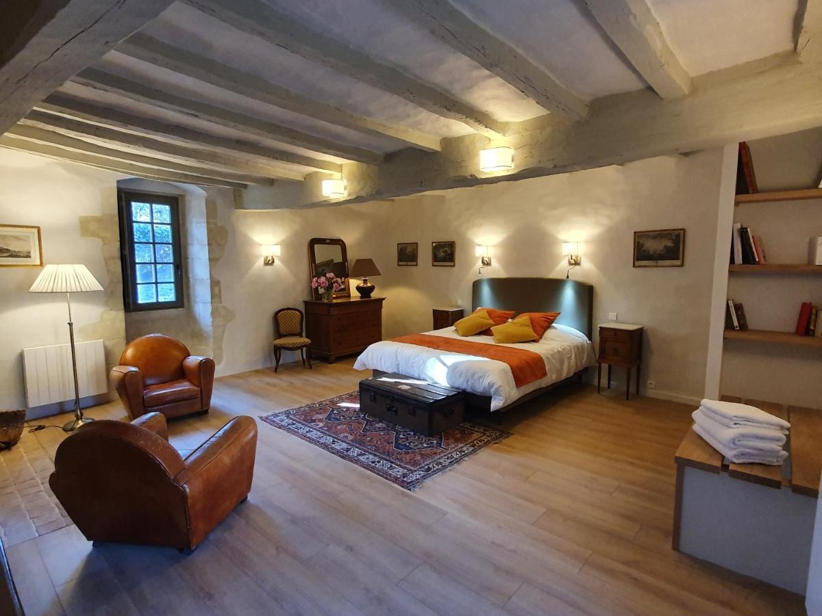 モントルイユ・ベレ Manoir Du Bellay Bed & Breakfast エクステリア 写真