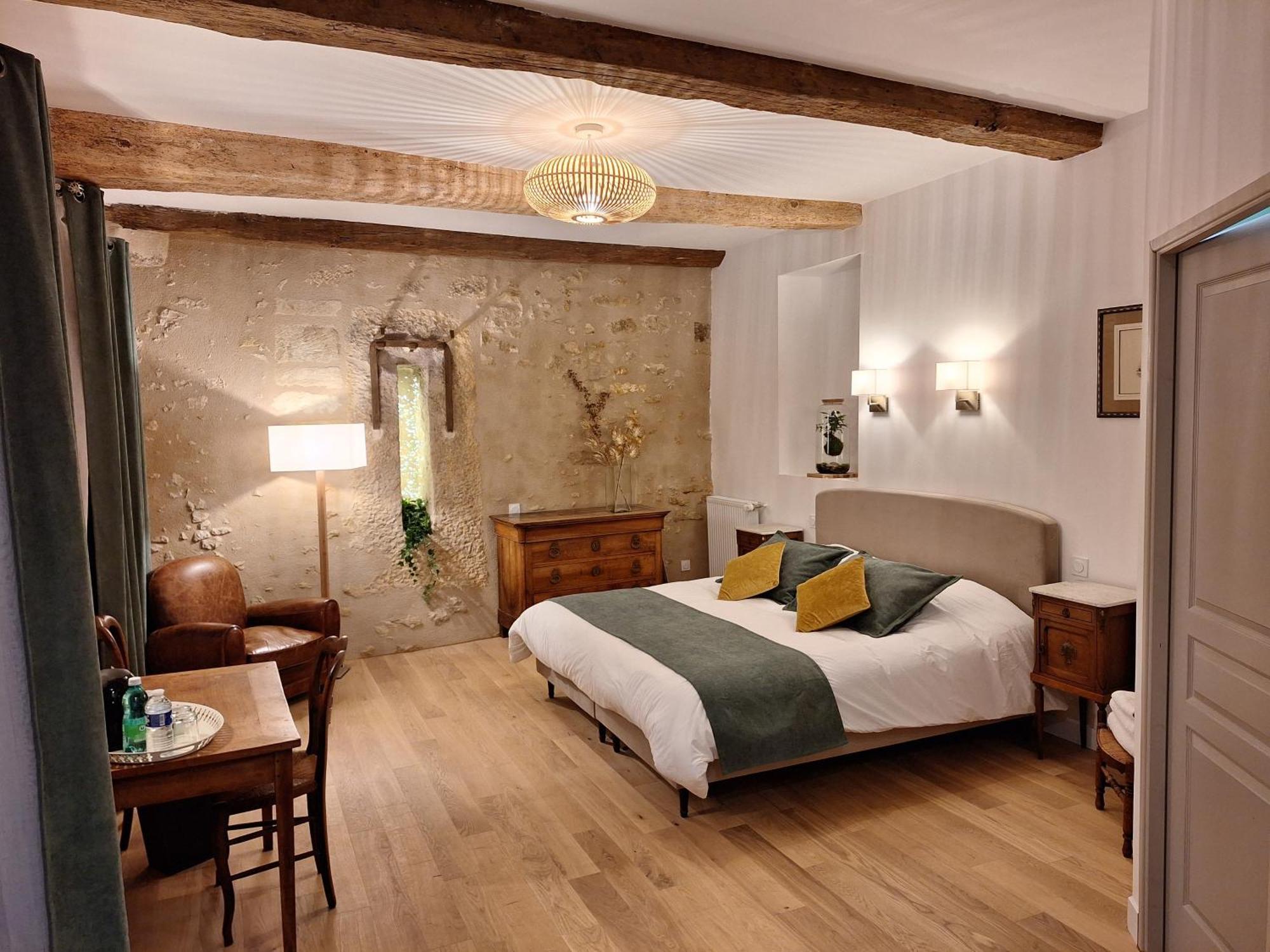 モントルイユ・ベレ Manoir Du Bellay Bed & Breakfast エクステリア 写真