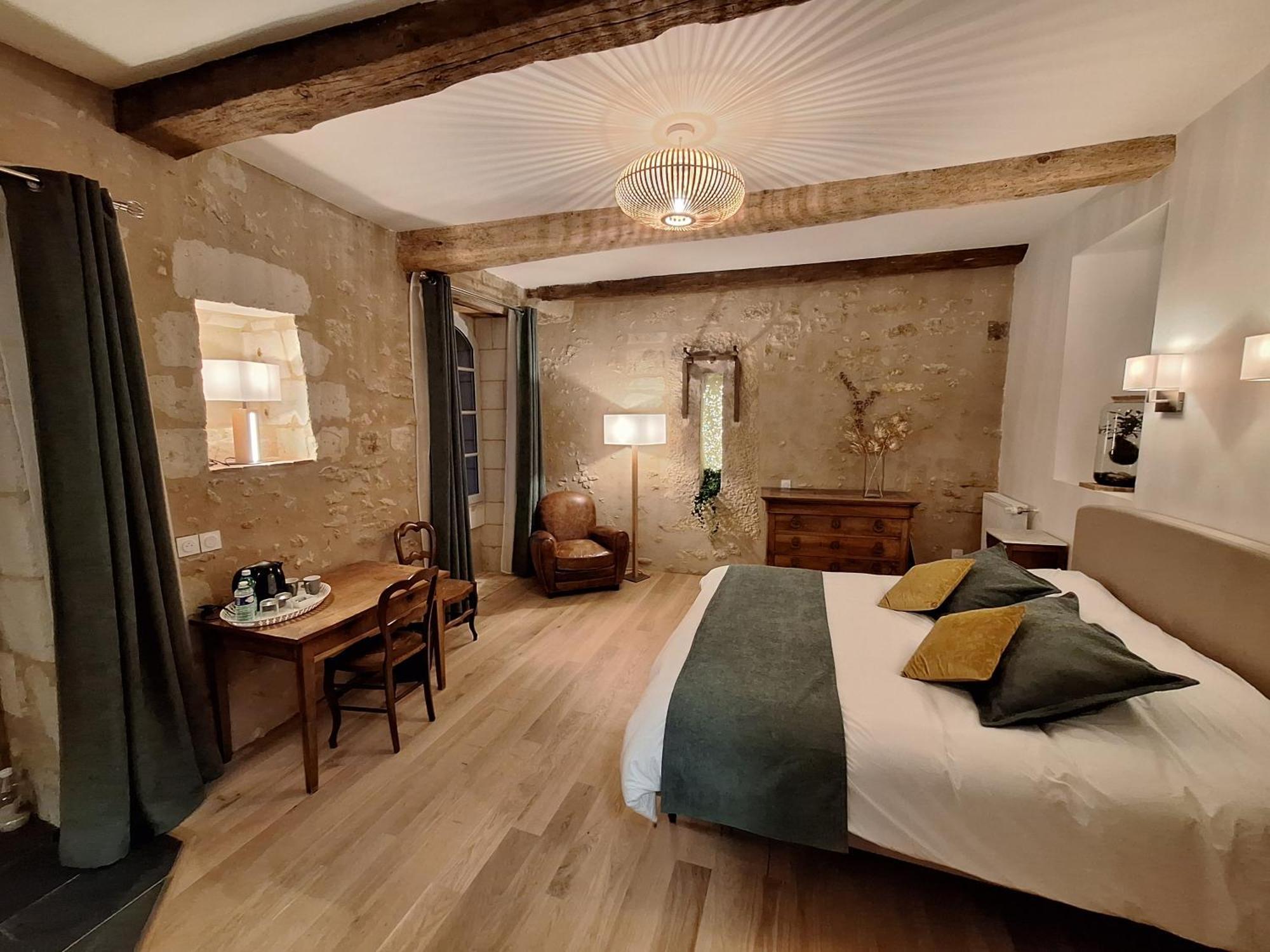 モントルイユ・ベレ Manoir Du Bellay Bed & Breakfast エクステリア 写真